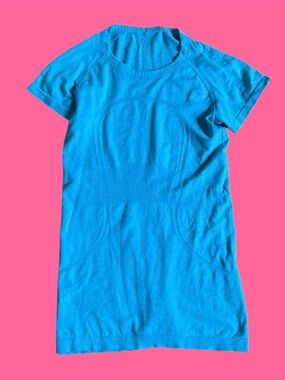 🇨🇦 🍋 Lululemon Blue Short Sleeve Athletic Top 🍋